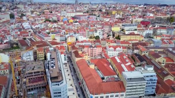 Revealing Pan Drone Shoot Image Historic Old Town Lisbon Alfama — Stockvideo