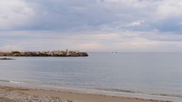 Szerokie Ujęcie Morza Śródziemnego Maladze Hiszpania Dwoma Łodziami Tle — Wideo stockowe