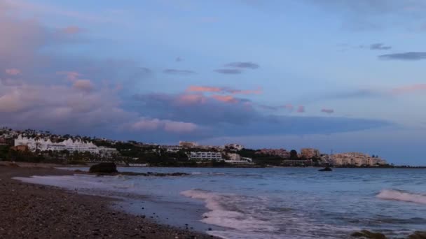Tranquil Beach Scenery Estepona Spain Wide Shot — Stok video