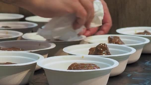 Hands Cleaning Cardboard Cups Diced Meat Serve Tasting Gimbal Close — Vídeo de Stock