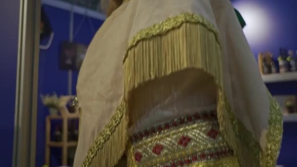 ヴェリン ウレンセのペリキエロカーニバルマスクを表すガリシア人形 ジンバル — ストック動画