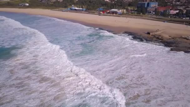 Aerial View Strong Waves Maroubra Beach Sydney Australia — Vídeo de stock