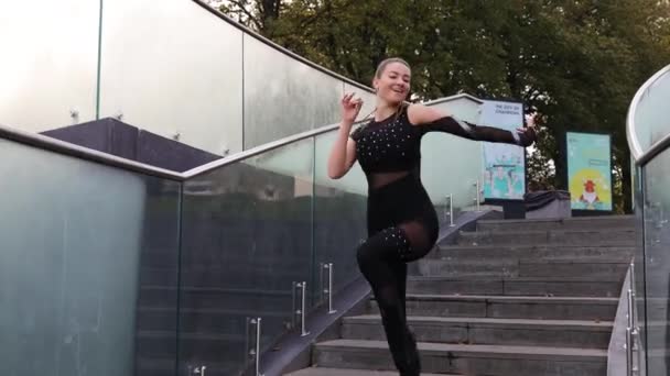 Athletic Beautiful Female Dancer Dancing Stairs — Stok video