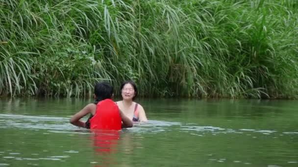 Indian Boy Wearing Red Life Jacket Slowly Treading Swimming Asian — Stok video