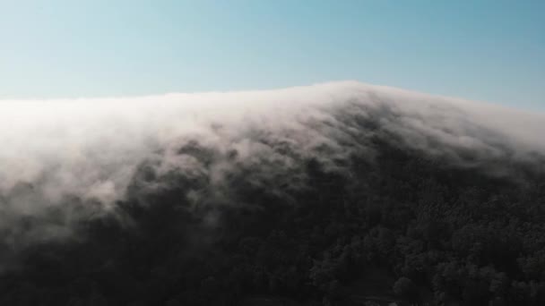 Aerial Moves Amazing Lenticular Cloud Formation Blanketing Mountain Monte Santa — Video Stock