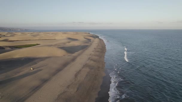 Gentle Waves Washing Sand Dunes Maspalomas Gran Canaria Paradisiac Nature — 图库视频影像