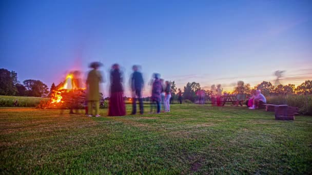 Time Lapse Midsummer Party Campfire People Relaxing Dancing — Video