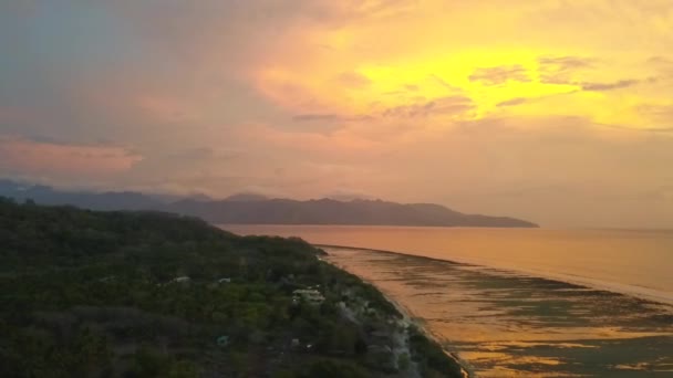 Big Sky Yellow Orange Crazy Sunset Spectacular Aerial View Flight — Vídeos de Stock