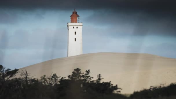 Lighthouse Sandy Dunes Pan Right — Vídeo de Stock