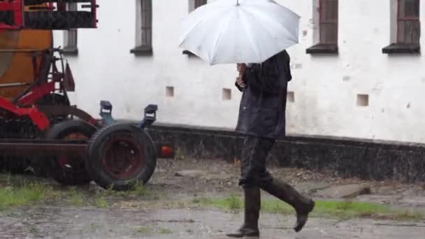 Lone Woman Walking Rain Umbrella Wearing Protective Clothing Rainy Season — Vídeo de Stock