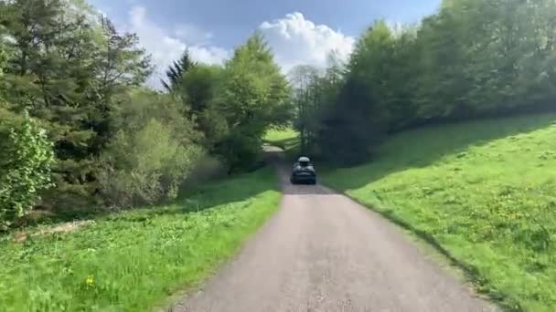 Station Wagon Car Con Portador Carga Azotea Conduciendo Campo Pov — Vídeo de stock