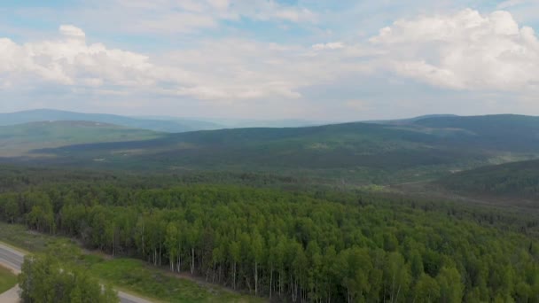 Беспилотное Видео Белых Гор Около Фокса Аляска Солнечный Летний День — стоковое видео