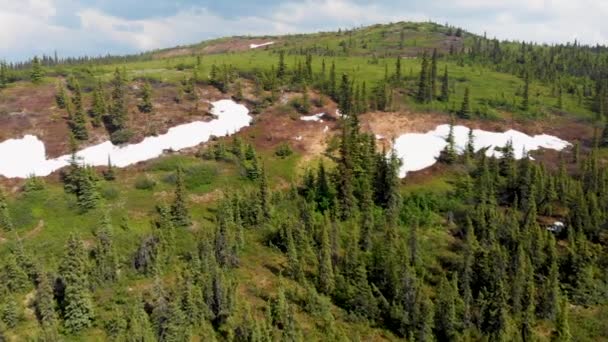 Drone Video Snow Patches Wickersham Dome White Mountains Alaska Sunny — Vídeo de Stock