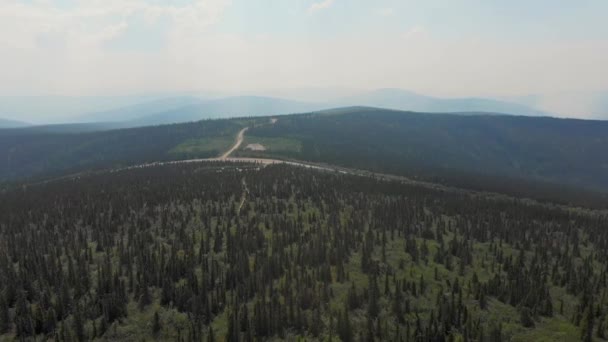 Drone Video Wickersham Dome Trail White Mountains Alaska Sunny Summer — Stockvideo