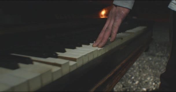 Pressing Piano Keys Slow Motion — 图库视频影像