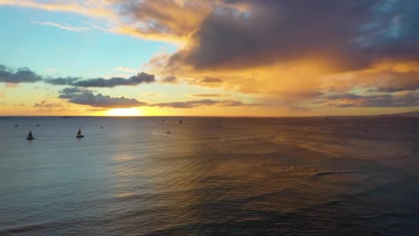 Захватывающий Дух Вид Пляж Курорт Пляже Гонолулу Гавайях Плавание Парусный — стоковое видео