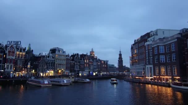 Hermoso Crepúsculo Malhumorado Ciudad Vieja Amsterdam Holanda Gran Angular Estático — Vídeo de stock