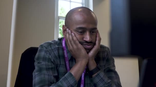 Close Shot Office Computer Tired Unmotivated Asian Indian Man Sits — Stock Video