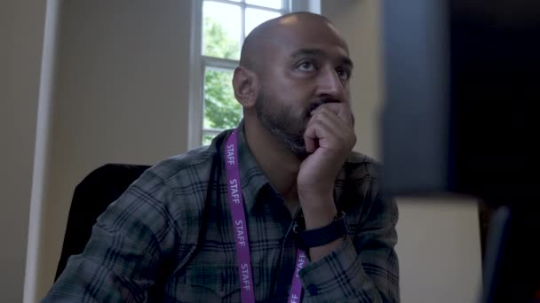 Close Shot Office Computer Asian Indian Man Sits Clutched Hand — Stock video