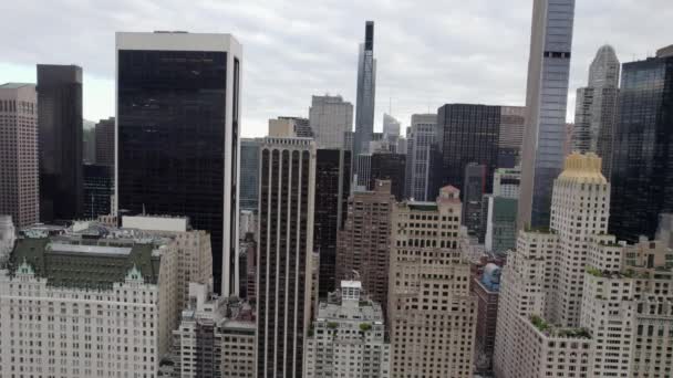 Aerial View Skyscrapers Midtown Manhattan Overcast Day New York City — Vídeos de Stock