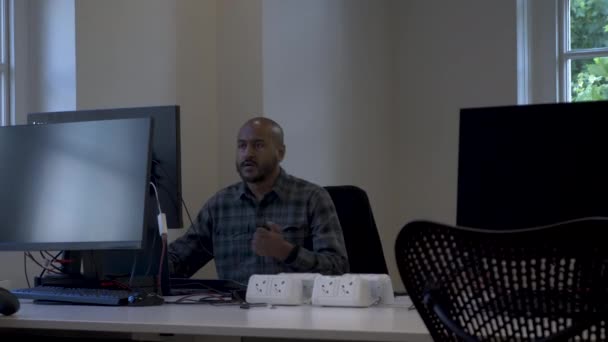 Asian Businessman Walking His Office Desk Sitting Front His Computer — стокове відео