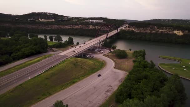 Drone Boat Beautiful Sunset Lake Traivs Austin Texas Pennybacker Bridge — 图库视频影像