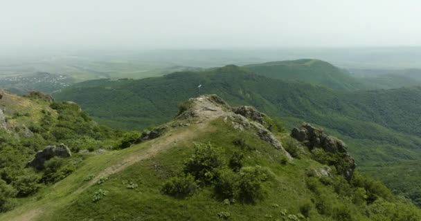 Birdseye Shot Forested Azeula Hill Fortress Christian Cross — Stock videók