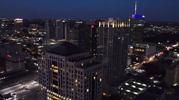 Night Drone Pan Shot Downtown Austin City — Stockvideo