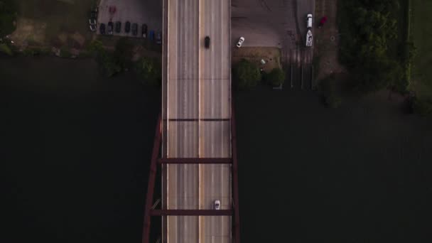 Top View Drone Red Bridge Austin Texas Lake Traivs Sunset — Stockvideo