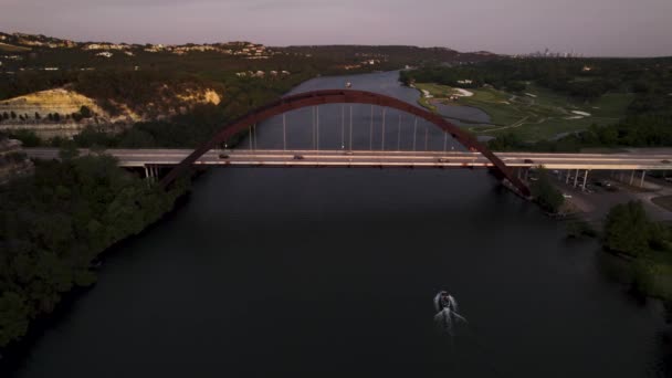 Cars Driving Pennybacker Bridge Austin Texas Sunset Drone Footage 2022 — 图库视频影像