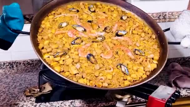 Spanish Dish Fidegua Seafood — Stockvideo
