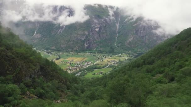 Εναέρια Πτήση Μέσω Της Κοιλάδας Του Ovre Eidfjord Δει Στην — Αρχείο Βίντεο
