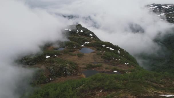 Aerial Flying Foggy Misty Mountains Small Lakes Hardangervidda National Park — Vídeo de Stock