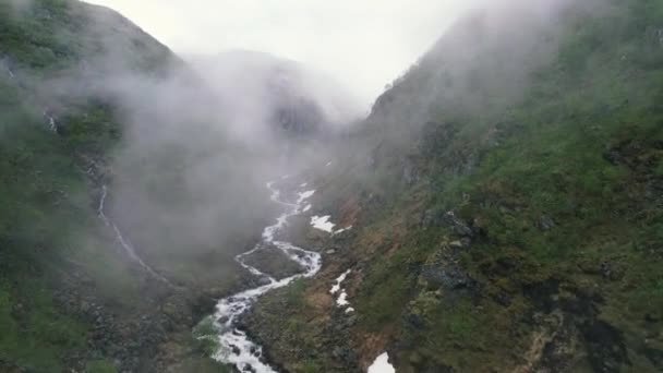Aerial Flying Mist Green Ravine Hardangervidda National Park Eidfjord Norway — Stockvideo