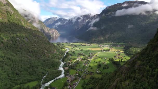 Aerial Flying Valley Ovre Eidfjord Located Southern End Lake Eidfjordvatnet — Vídeo de Stock