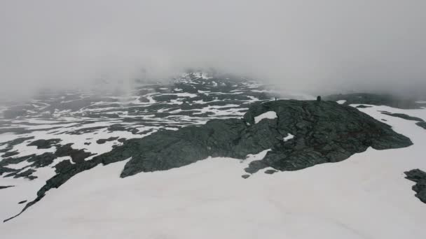 Aerial Snow Covered Store Ishaug Mountain Clouds Rolling Dolly Shot — Stockvideo