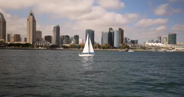 Kaliforniya Bulutlu Bir Günde Arka Planda Şehirle Birlikte San Diego — Stok video