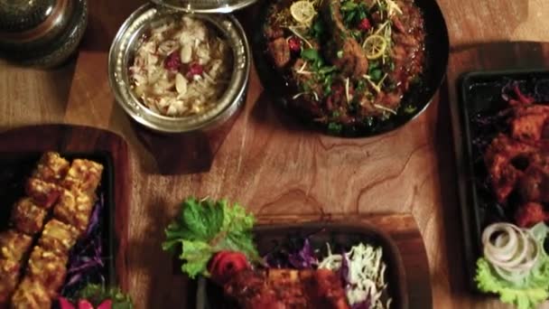 Різні Індійські Рибки Курячий Bbq Food Table Top Shot Asian — стокове відео