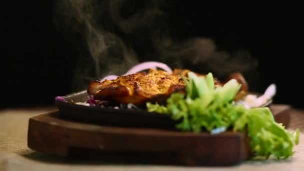 Close Roasted Chicken Bbq Table Smoke Black Background — ストック動画