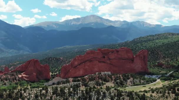 Beautiful Arcing Shot Red Rock Formation Garden Gods Colorado — Stock video