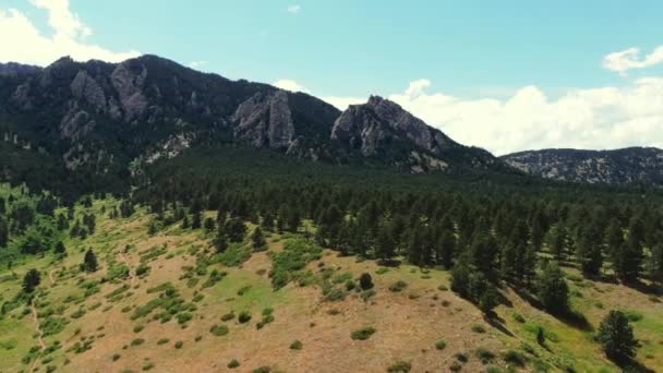 Aerial Falling Shot Amazing Mountains Colorado Springs Usa Drone View — Vídeo de Stock