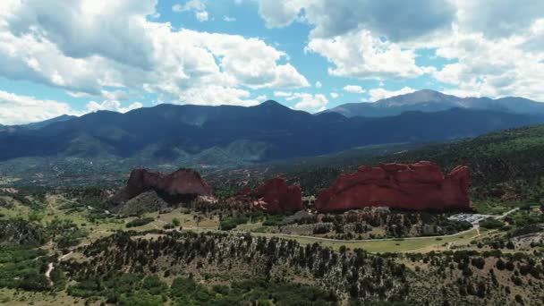 Aerial Pull Away Shot Garden Gods Colorado Springs Usa — Vídeo de Stock