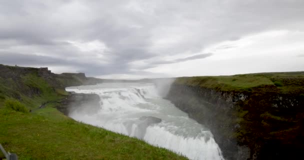 Gulfoss Waterfalls Iceland Gimbal Video Walking Path Slow Motion — Stockvideo