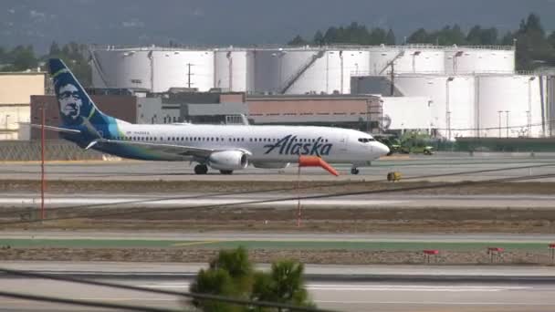 Alaska Airlines Boeing 737 Dráze — Stock video