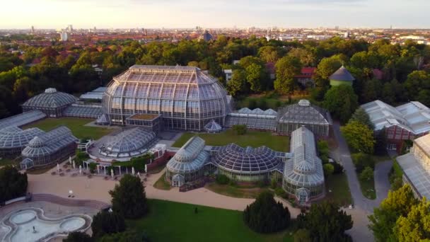 Glass Greenhouse Botanical Museum Berlin Fantastic Aerial View Panorama Curve — Vídeo de stock