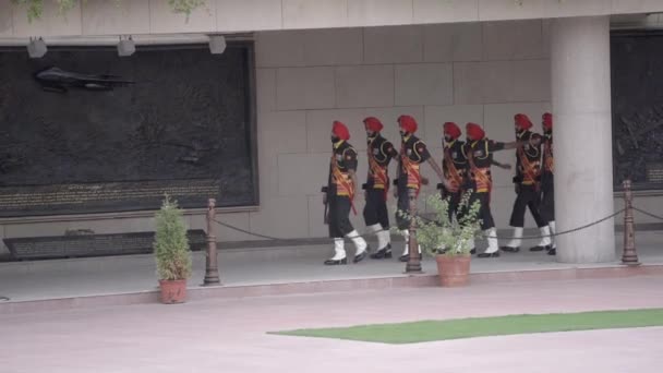 Guards Uniform Marching Arms Movement National War Memorial New Delhi — Stok Video