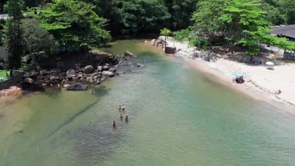 Unrecognizable People Enjoying Ubatuba Beach Sunny Day Brazil Aerial Tilt — Vídeos de Stock