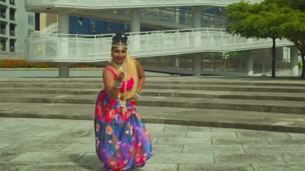 Epic Dance Tutorial Performed East Indian Woman Traditional Indian Wear — Video Stock