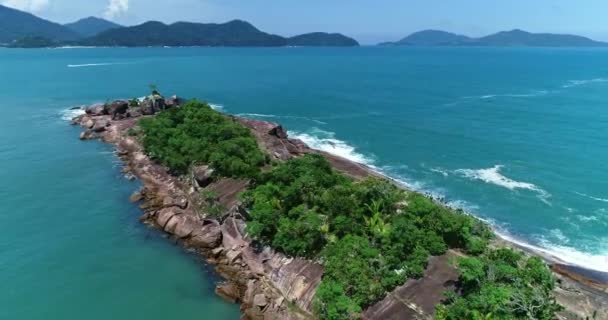 Aerial Drone View Fortaleza Beach Ubatuba Paulo Beautiful Crashing Waves — 비디오