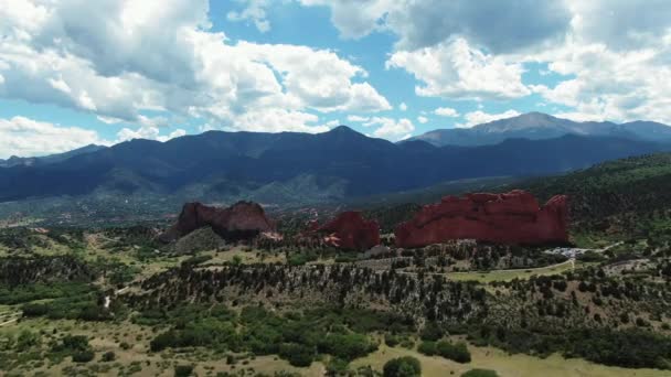 Aerial Garden Gods Park Colorado Springs Wide Angle Drone Shot — Stockvideo
